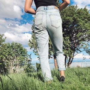 American Eagle light wash mom jeans